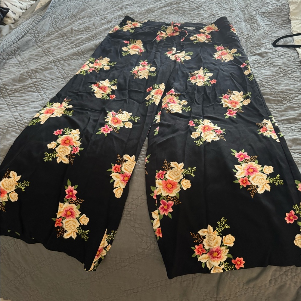 LOFT Size Large Black Floral Print Wide Leg Pants